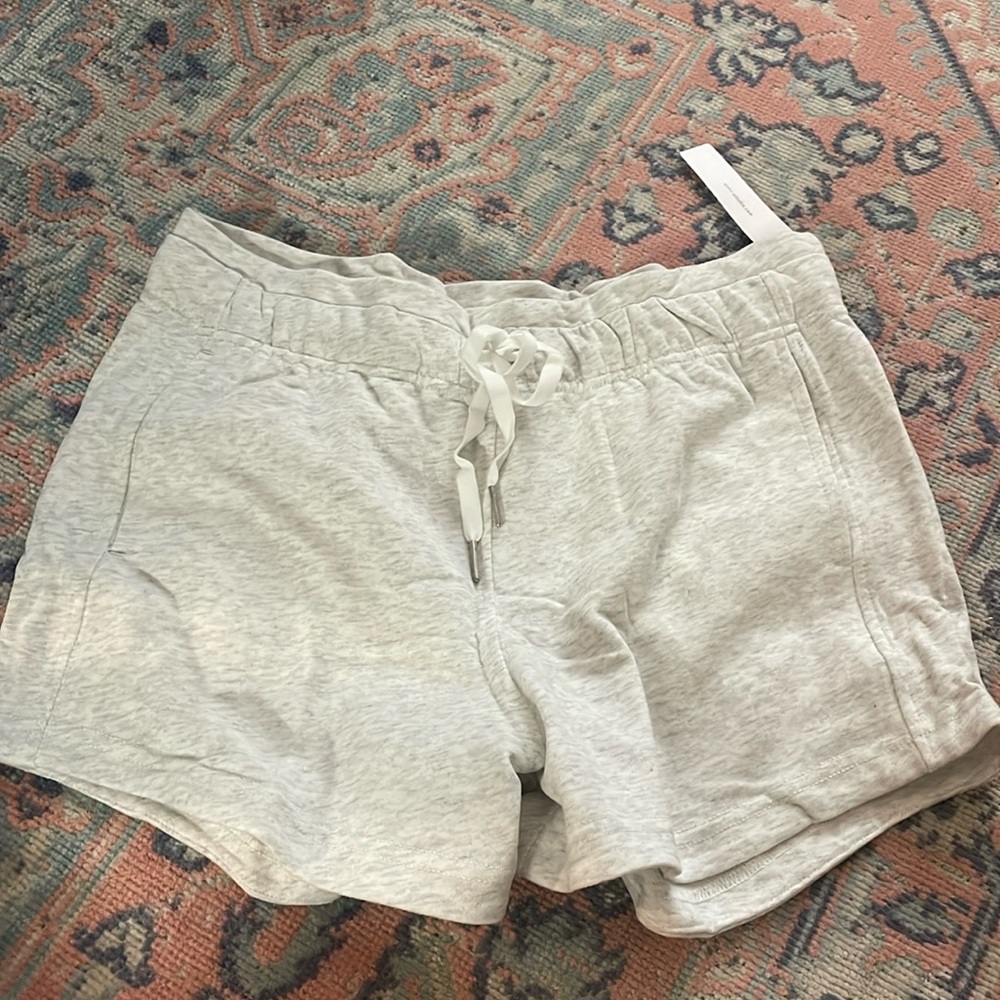 GRAY SWEAT SHORTS